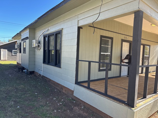 1313 Burrnett Street 1